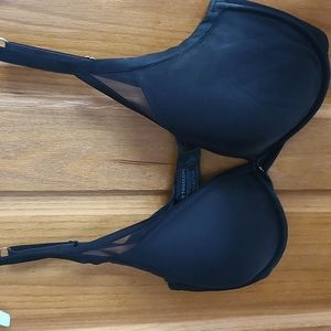 CLEARANCE. Third Love Uplift Plunge Bra